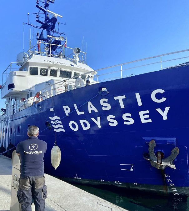 De l’eau potable sur le navire de Plastic Odyssey