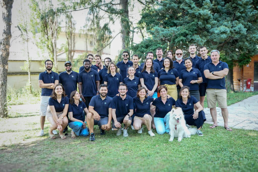 Photo de groupe de l'équipe InovaYa, entreprise traitement de l'eau, lors du séminaire d'été 2024.