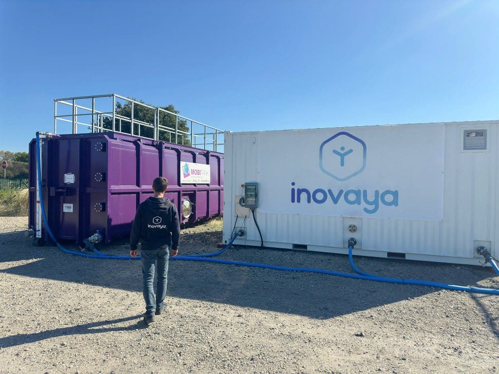 An InovaYa technician checks the irYs installation on the SNCF réseau site in Nîmes.