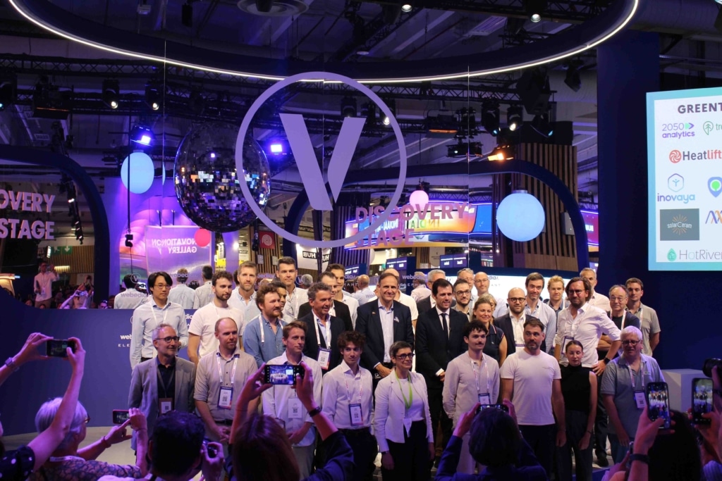 Photo de groupe à la remise des récompenses label Greentech innovation 2026 à viva tech