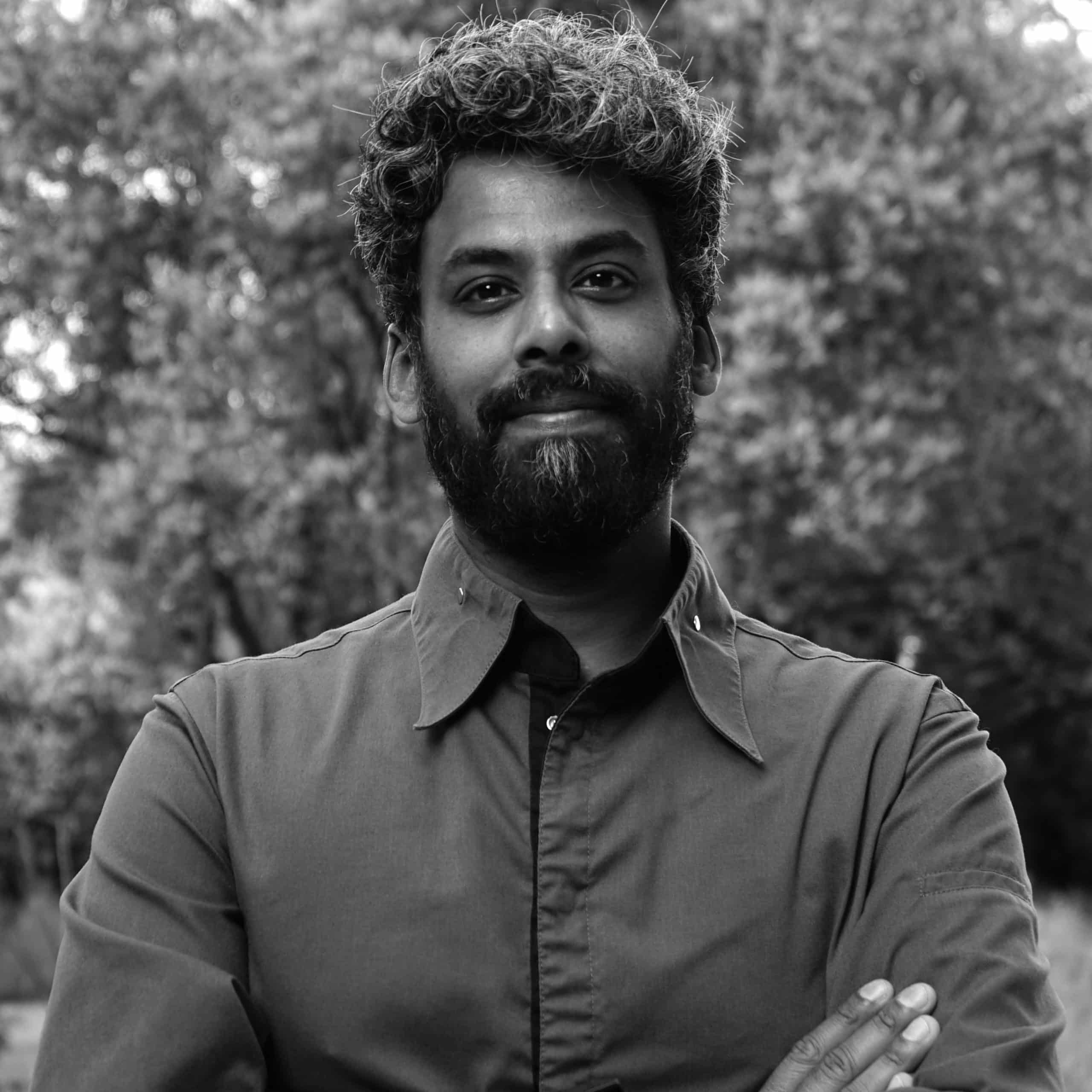 Portrait en noir et blanc de Alexandre Tahar commercial InovaYa