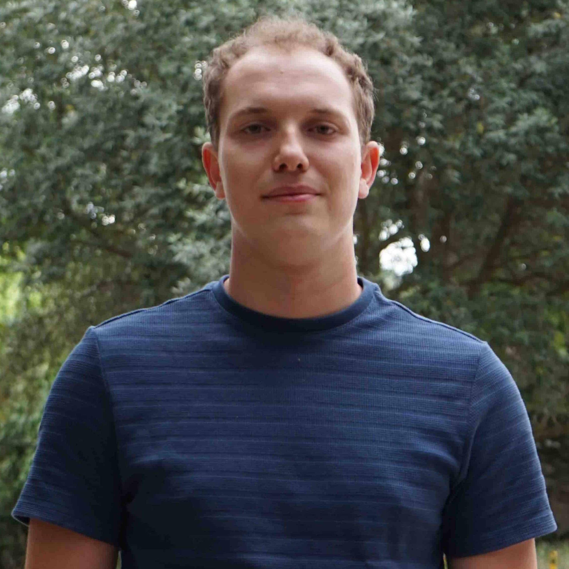 Portrait de Léo Berruyer, automaticien électricien chez InovaYa