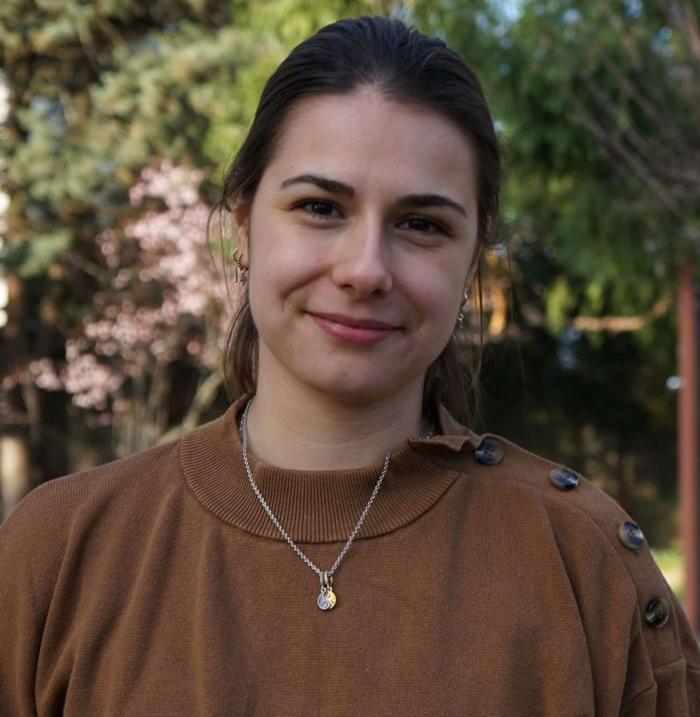 Portrait of Maëlys Teppe, project manager at InovaYa.
