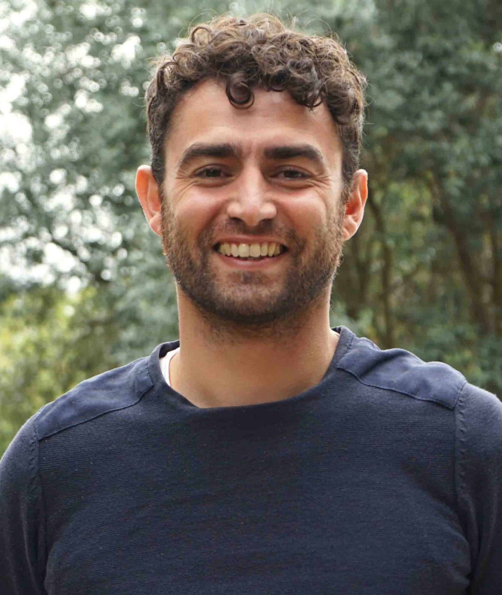 Portrait of Thomas Dupont, sales representative at InovaYa