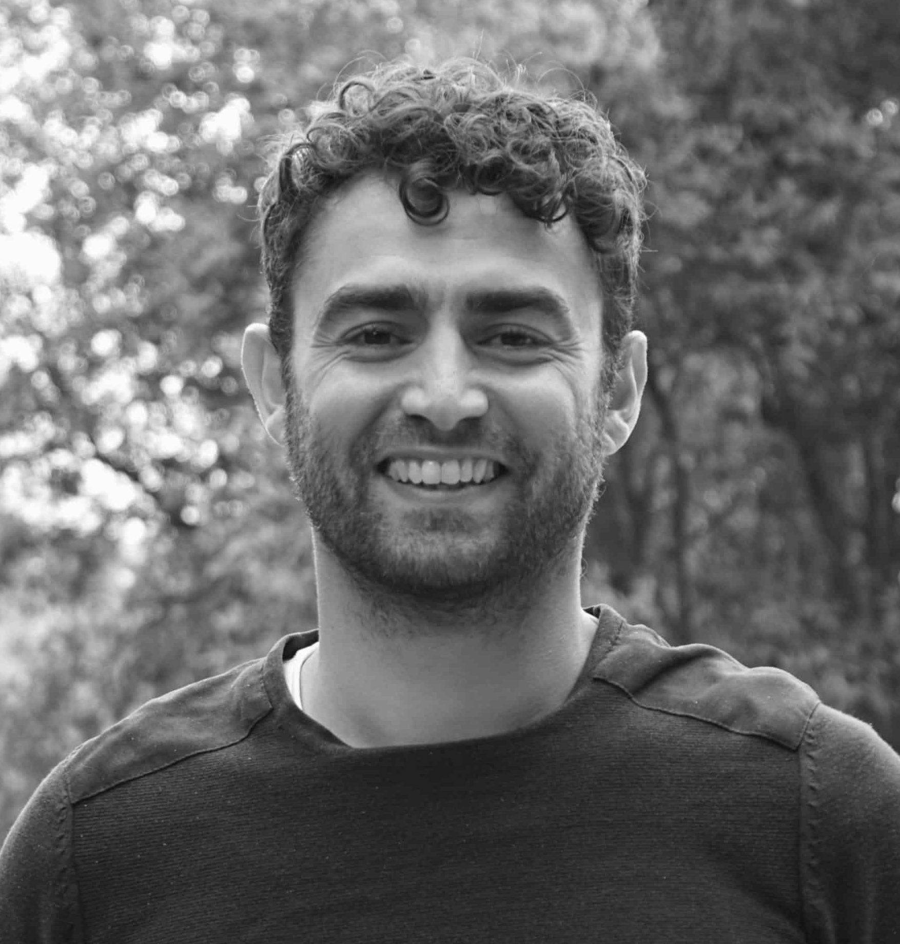 Portrait en noir et blanc de thomas dupont, commercial chez invovaya