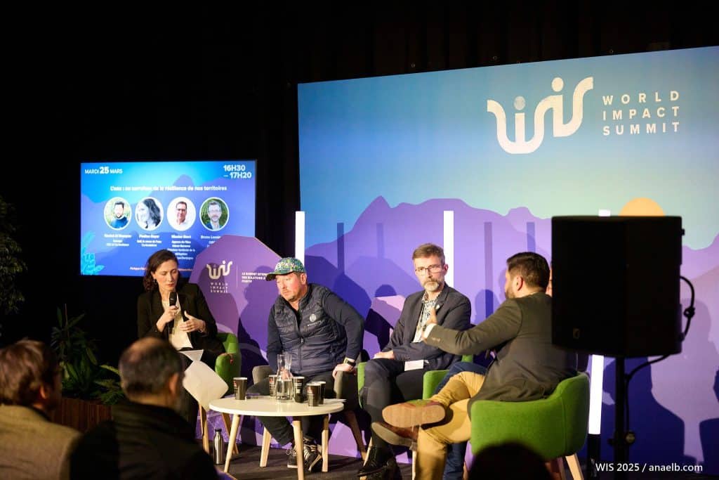 Table ronde au World Impact Summit réunissant plusieurs entrepreneurs dont InovaYa.